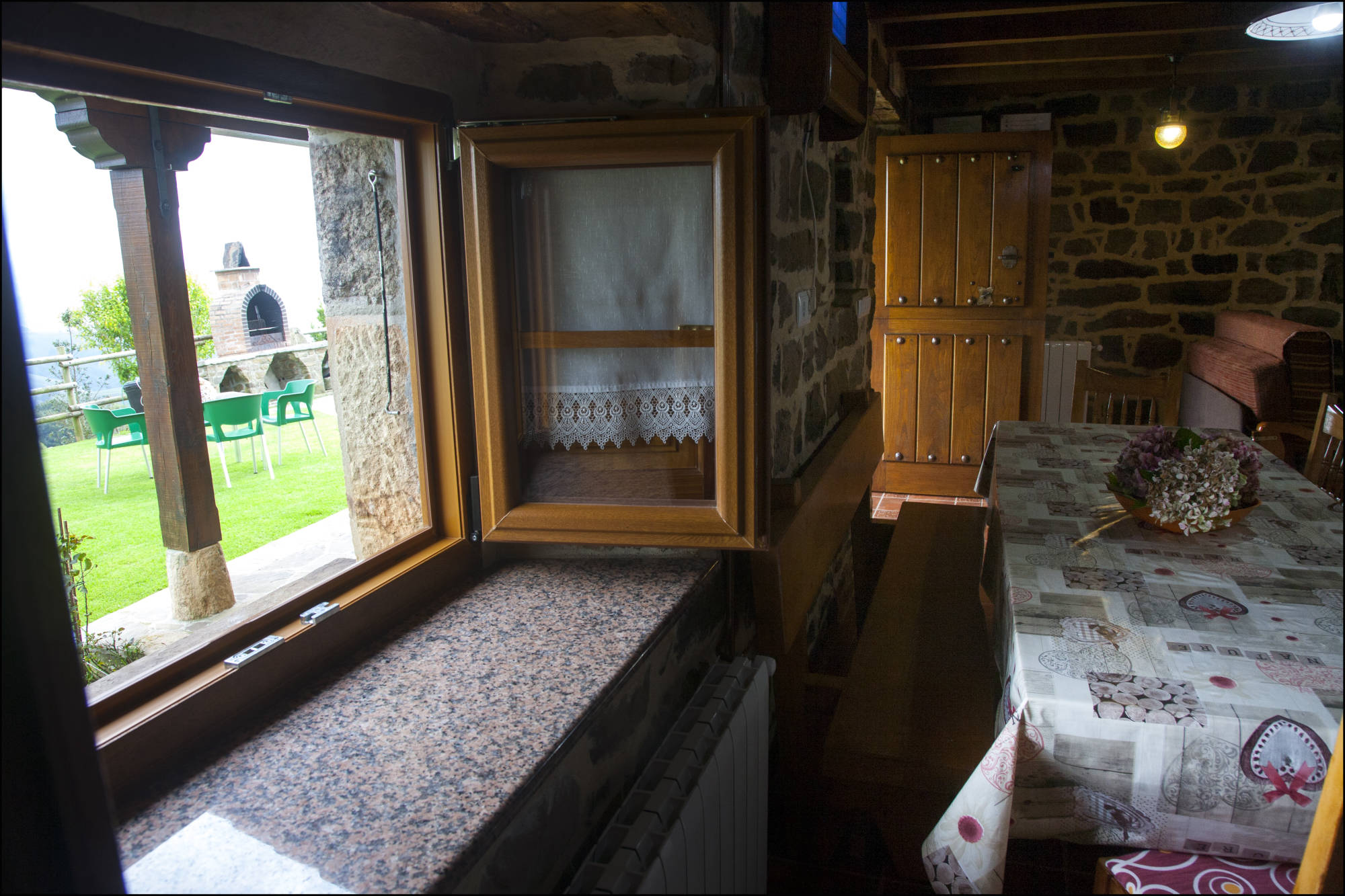 Cocina-comedor cabaña Coterón